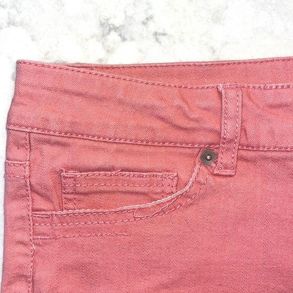 Forever 21 Denim rose colored shorts with frayed hem-Size 29 - Picture 3 of 5